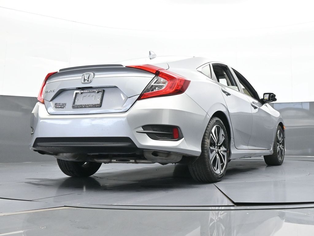 Used 2018 Silver Metallic Honda EX-T image 47