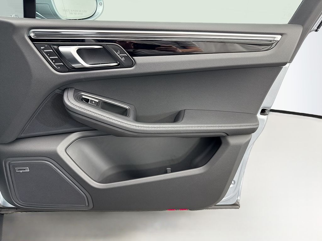 Thumbnail: 2026 Porsche Macan - 26