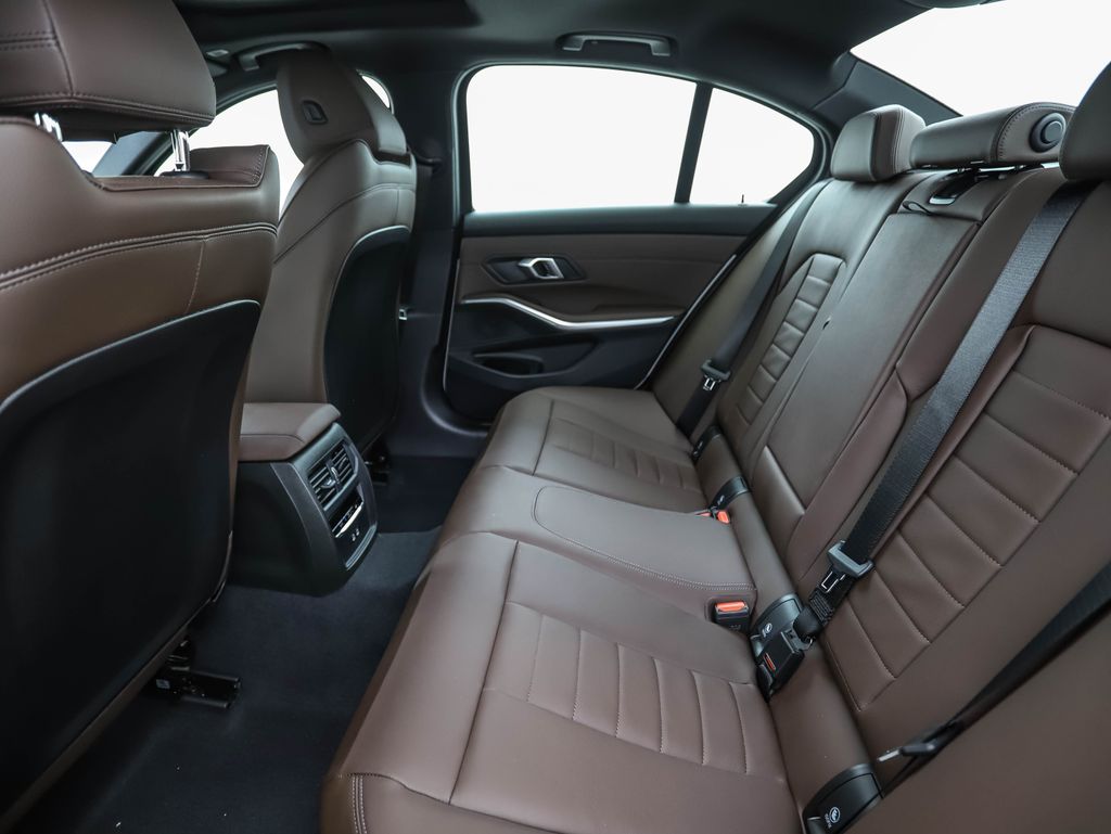 Thumbnail: 2025 BMW 3 Series - 23