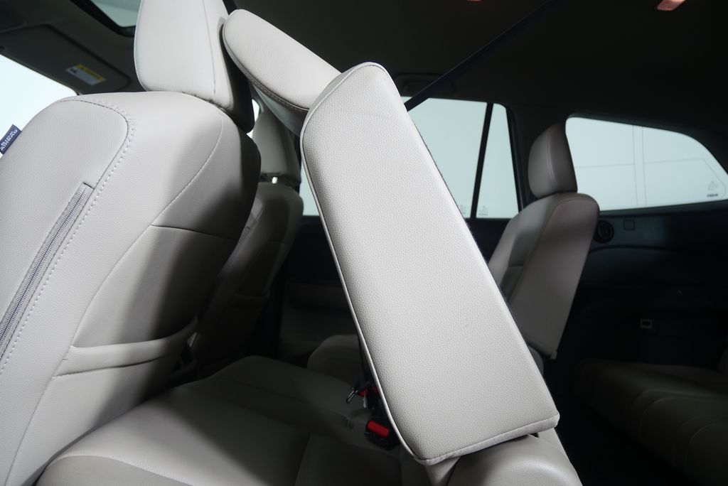 Thumbnail: 2018 Honda Pilot - 17