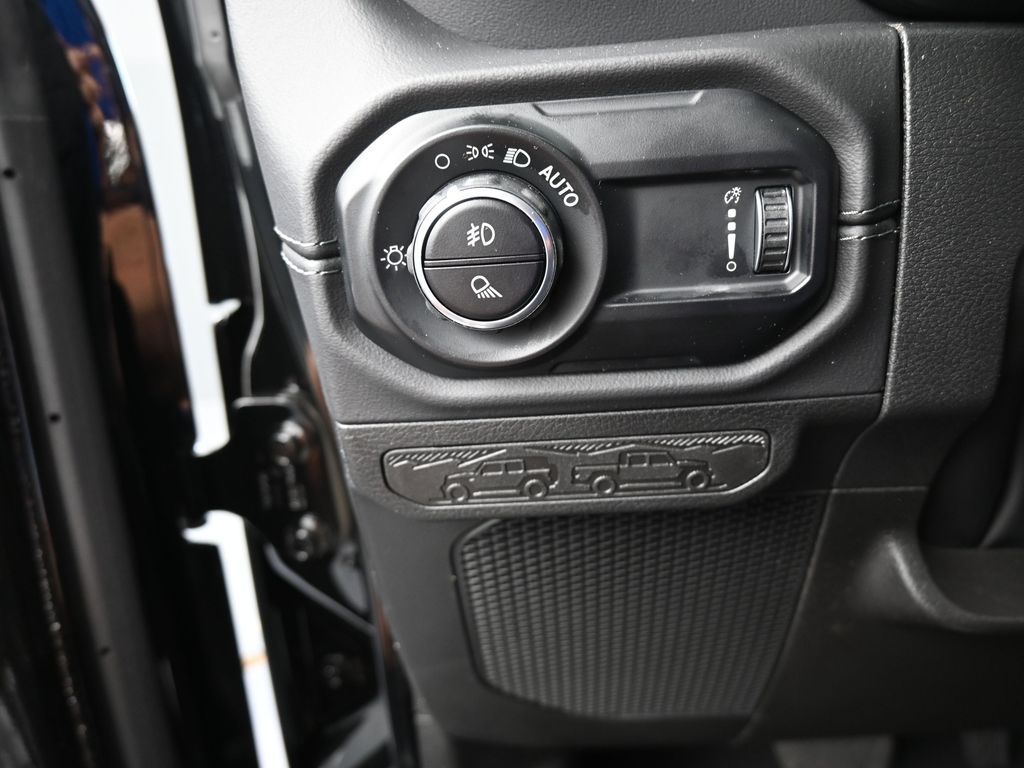 Used 2025 Black Clearcoat Jeep High Tide image 29