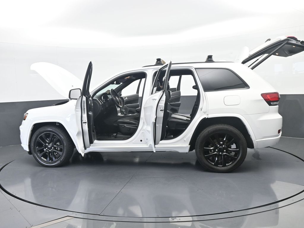 Used 2018 Bright White Clearcoat Jeep Altitude image 68