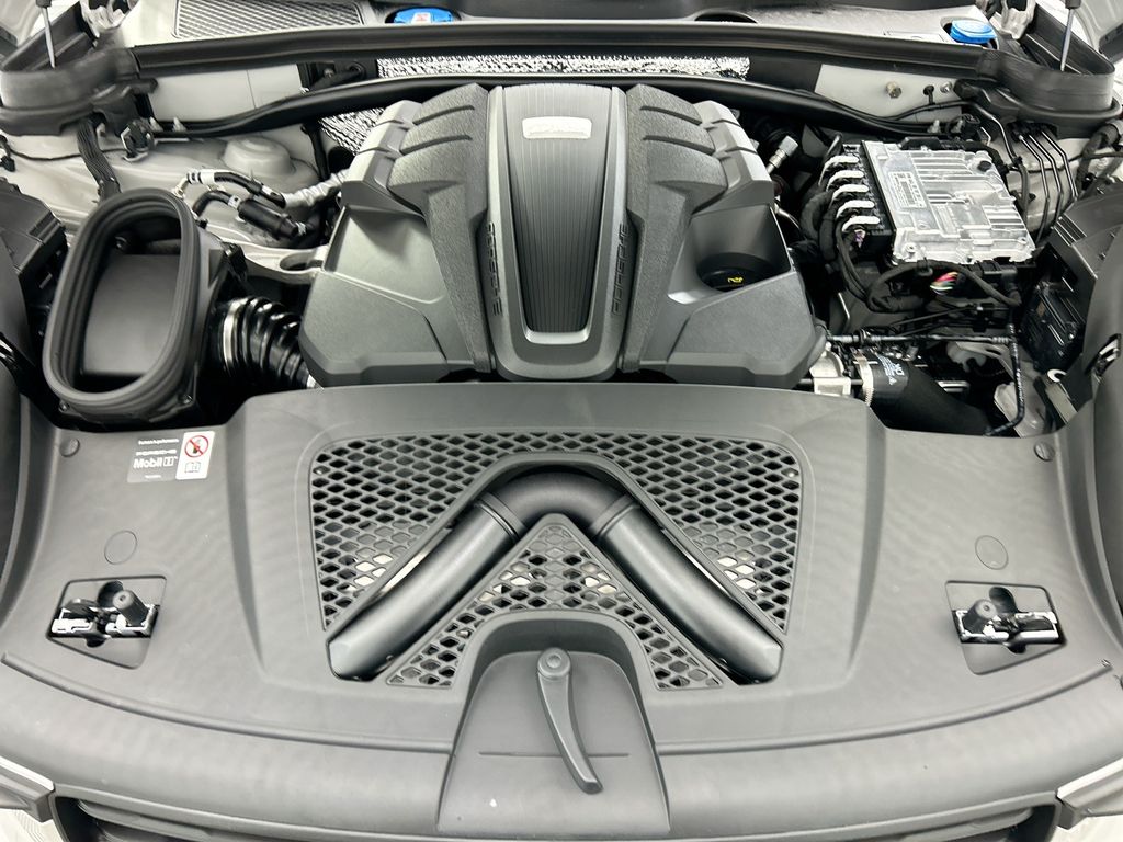 Thumbnail: 2026 Porsche Macan - 30