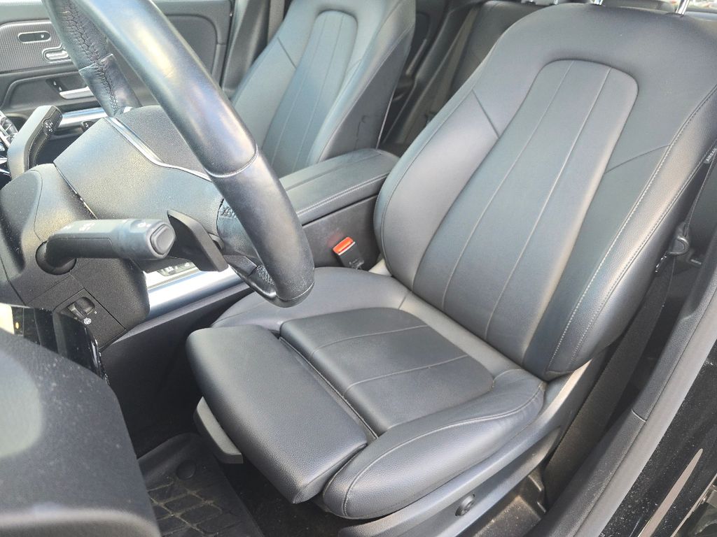Used 2022 Black Mercedes-Benz GLA 250 image 23