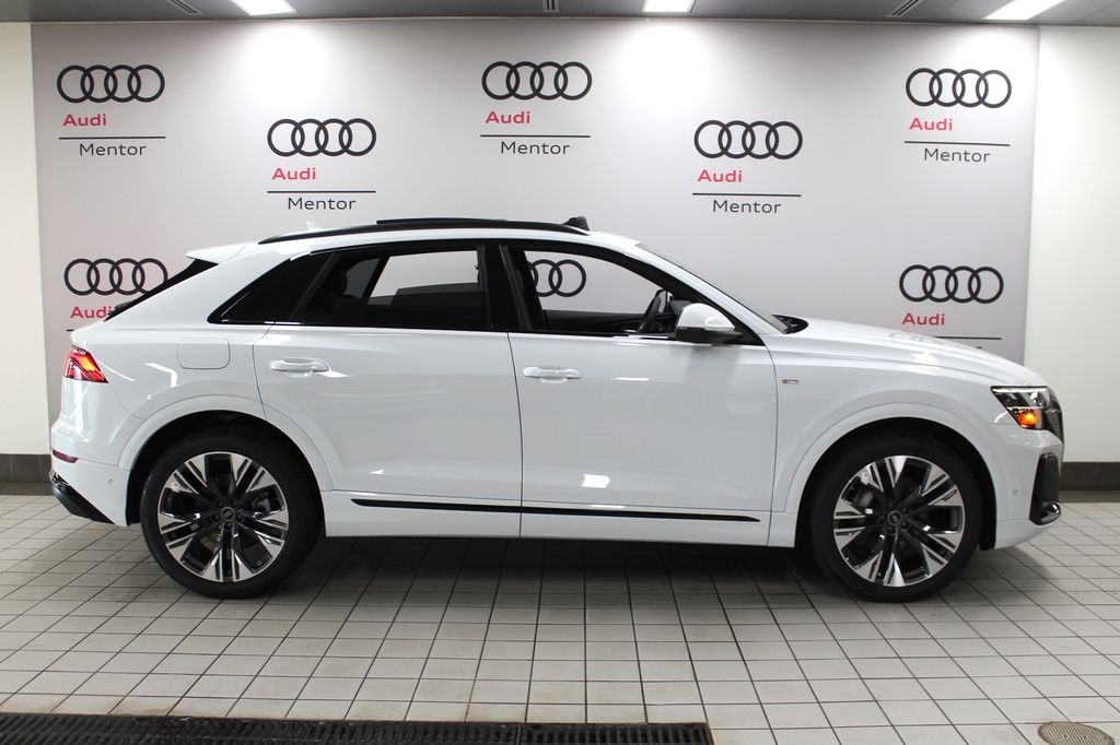 Thumbnail: 2026 Audi Q8 - 7