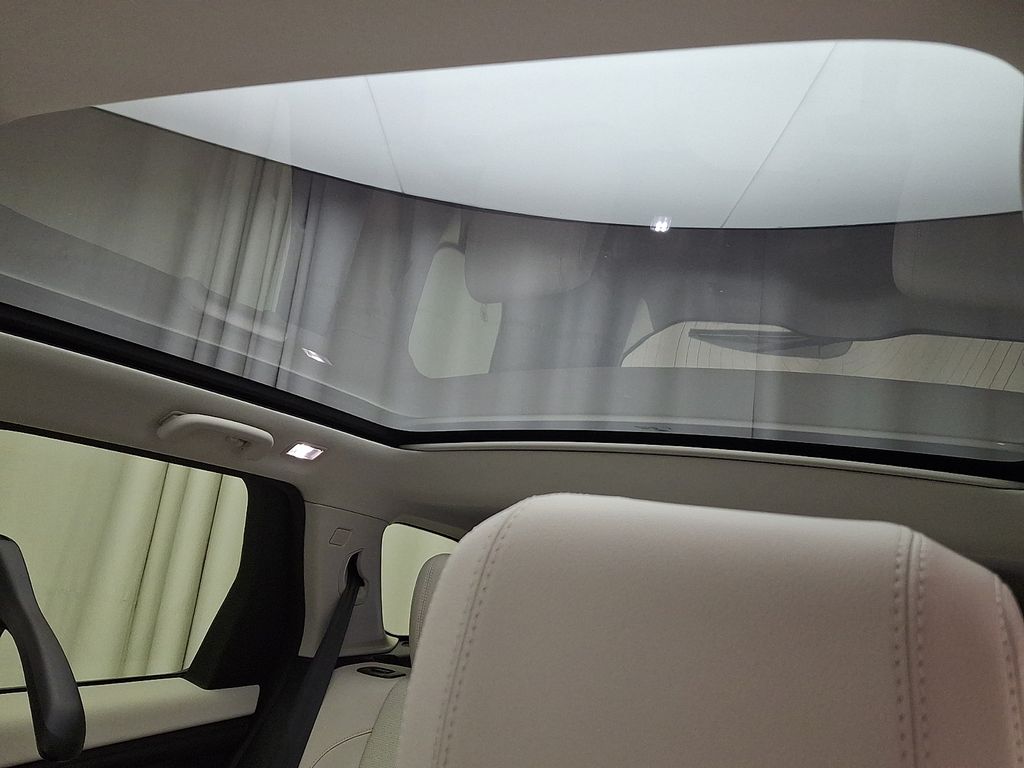 Thumbnail: 2025 Land Rover Discovery Sport - 15