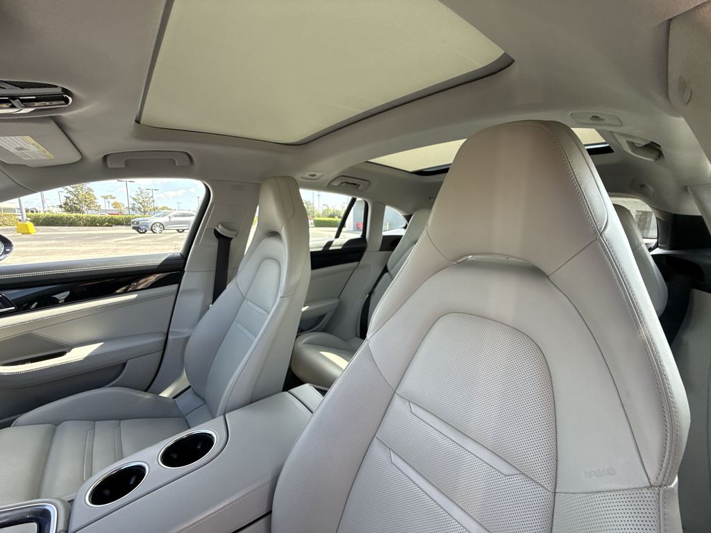Thumbnail: 2018 Porsche Panamera - 16