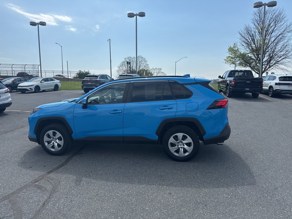 2019 Toyota RAV4 LE - 10