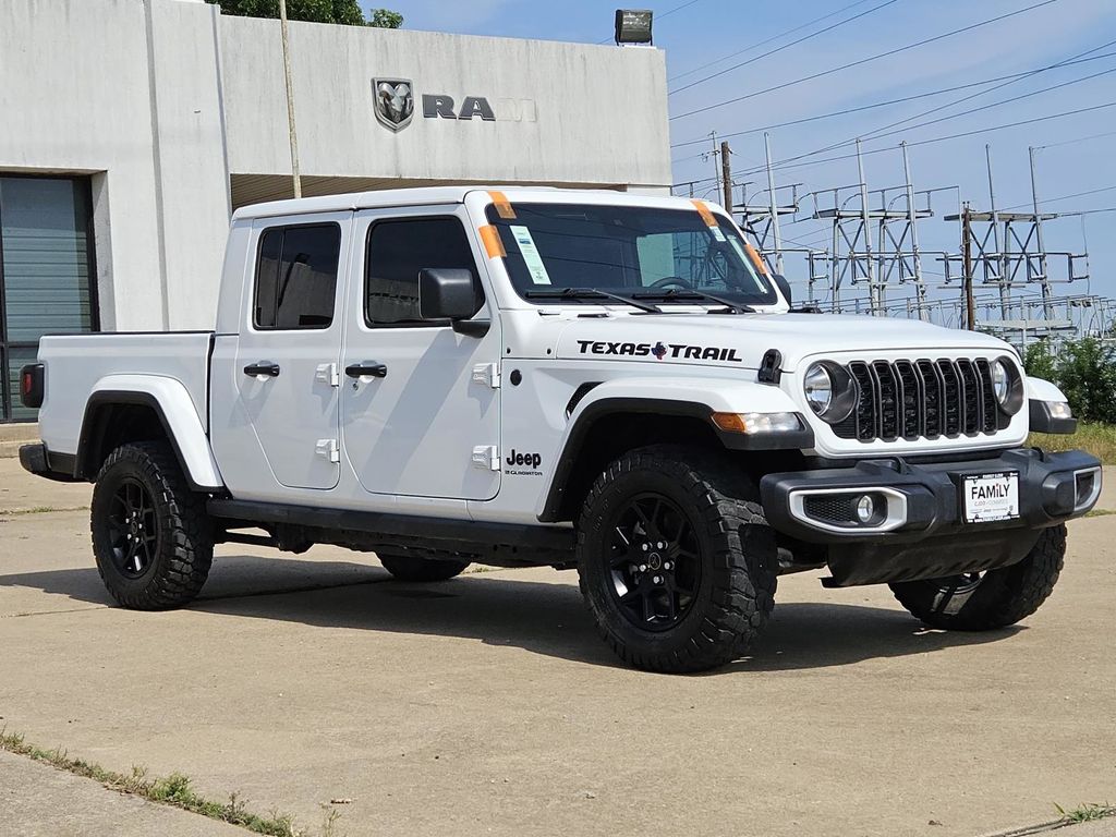 Bright White Clearcoat 2024 Jeep Gladiator Texas Trail Crew Cab 4WD Pickup Truck Four-Wheel Drive 8-Speed Automatic