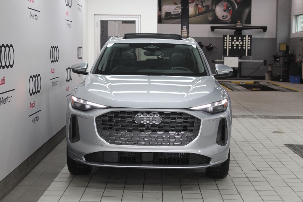 Thumbnail: 2025 Audi Q5 - 9