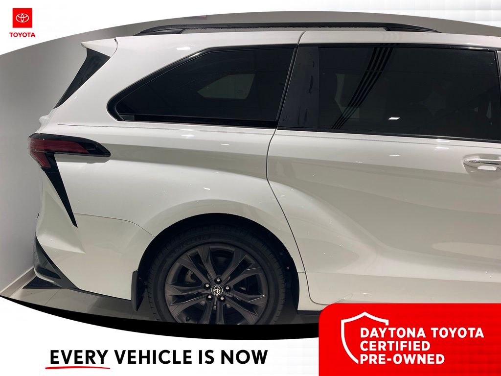 2025 Toyota Sienna XSE - Photo 6