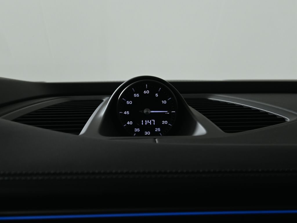 Thumbnail: 2025 Porsche Macan - 22