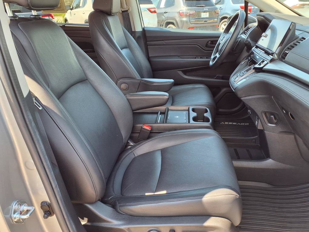 Used 2025 Honda Odyssey Van