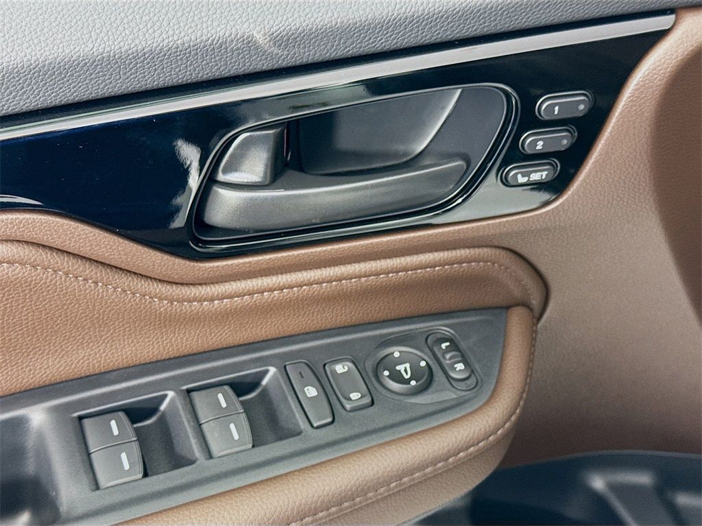 2025 Honda Odyssey Touring photo