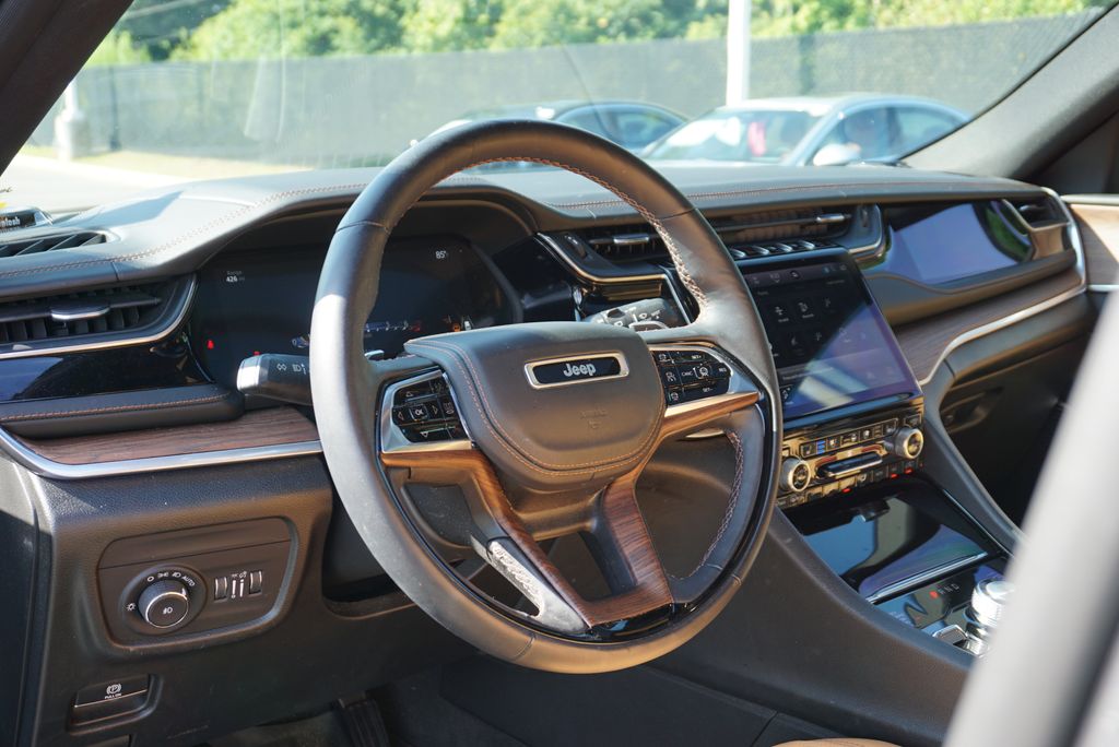 Thumbnail: 2022 Jeep Grand Cherokee - 10