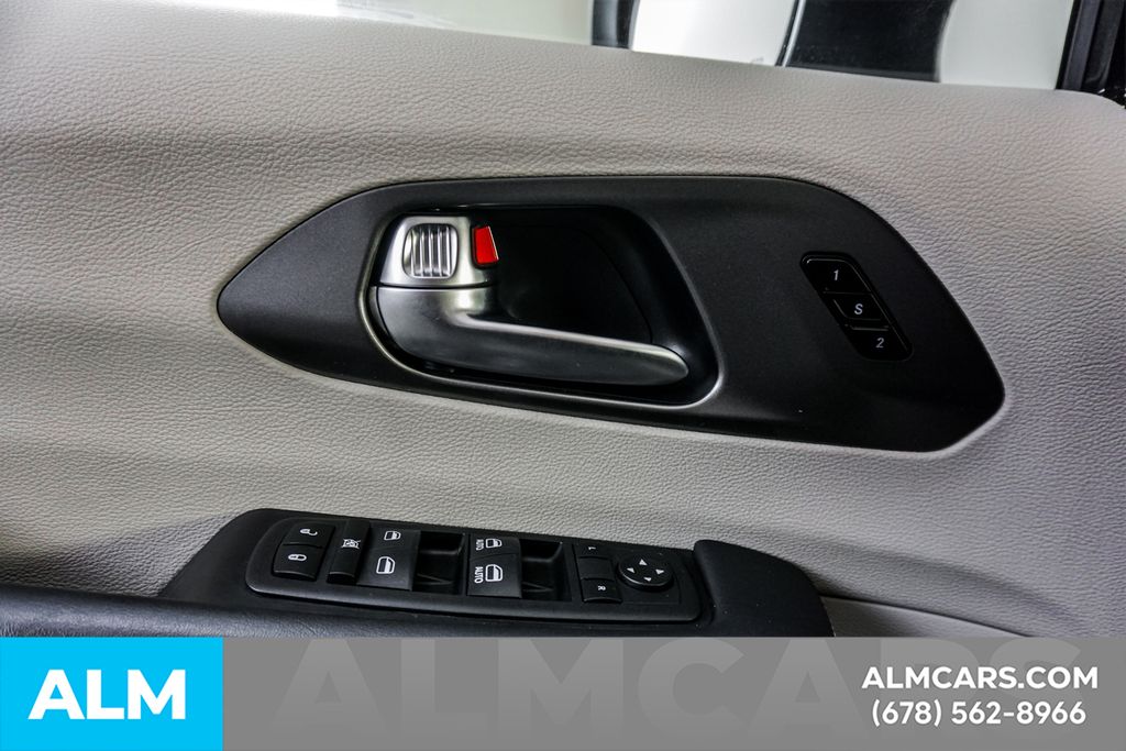 Used 2023 Black Chrysler Touring L image 50