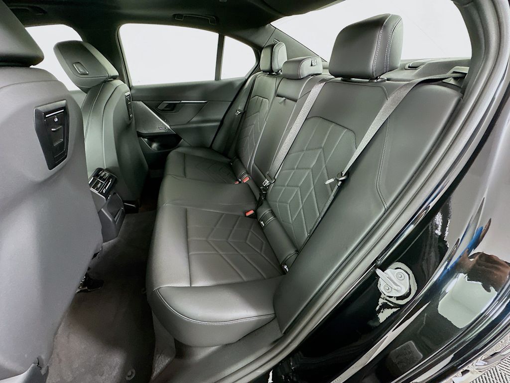 Thumbnail: 2025 BMW 5 Series - 25