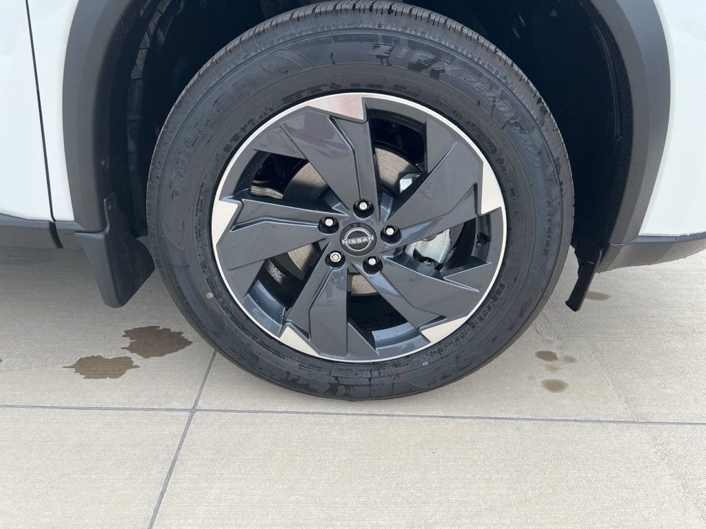 2025 Everest White Pearl Nissan Rogue SV FWD SUV