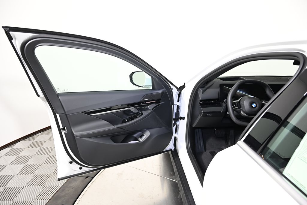 Thumbnail: 2026 BMW 5 Series - 21