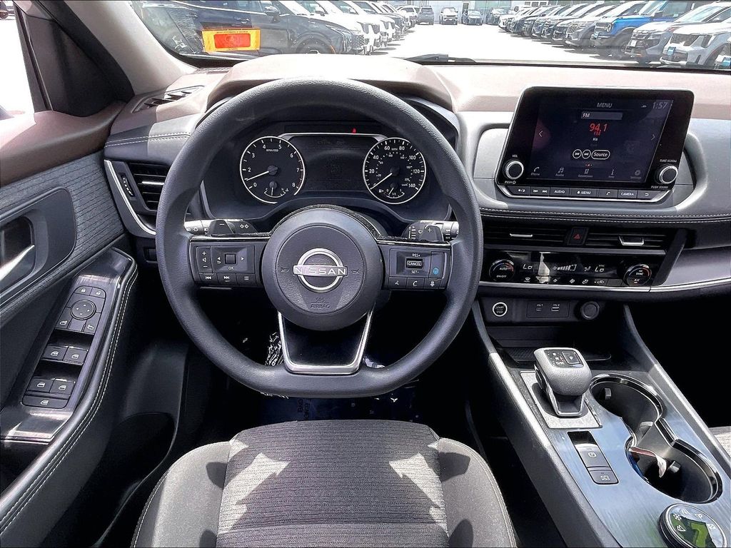 2023 Nissan Rogue — photo 16