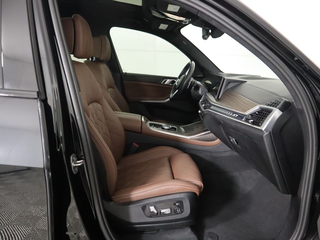 Thumbnail: 2023 BMW X7 - 21