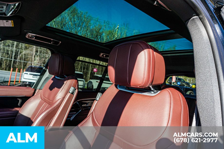 Used 2025 Black Land Rover SE image 17