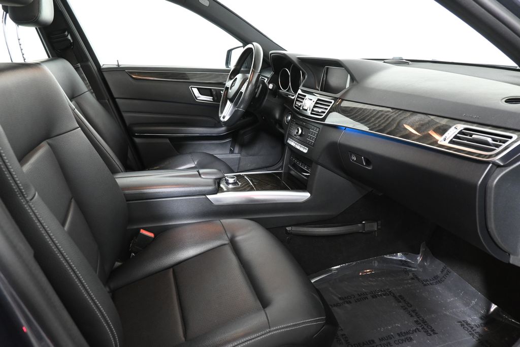 Thumbnail: 2016 Mercedes-Benz E-Class - 28