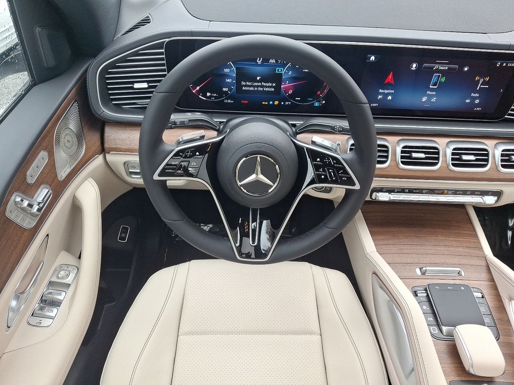 2025 Mercedes-Benz GLS 450 4MATIC 8