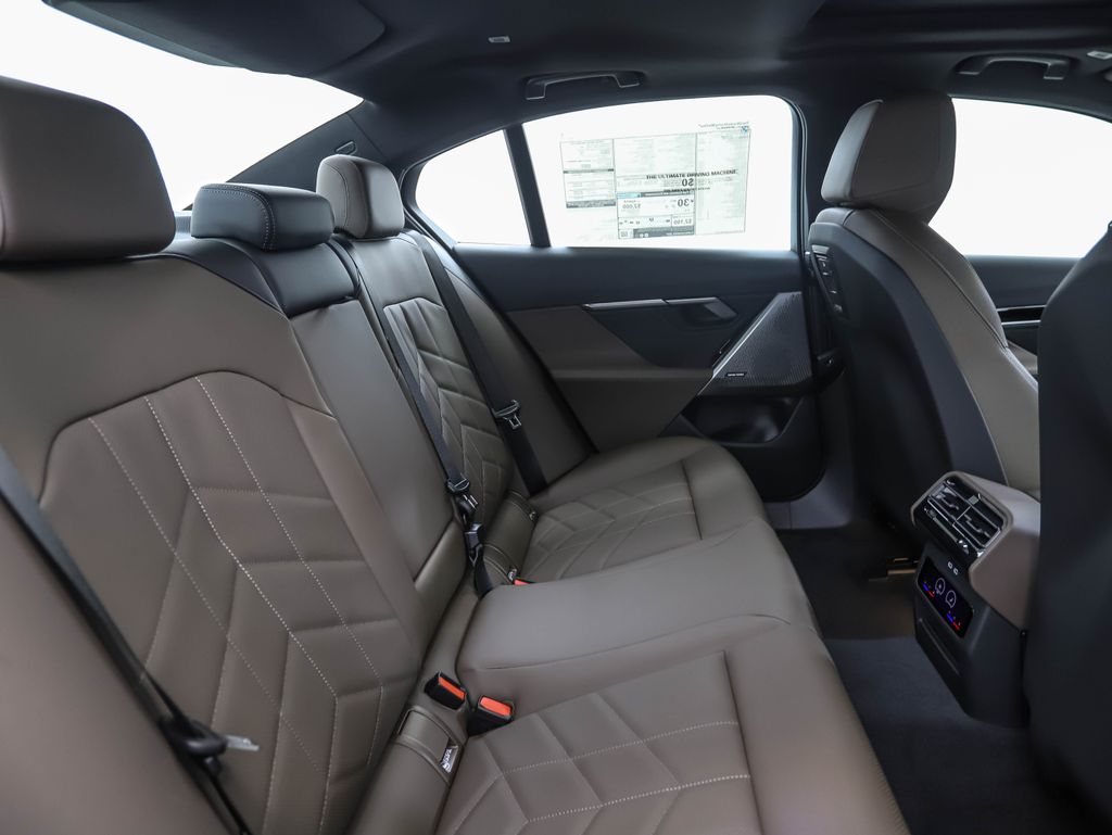 Thumbnail: 2026 BMW 5 Series - 26