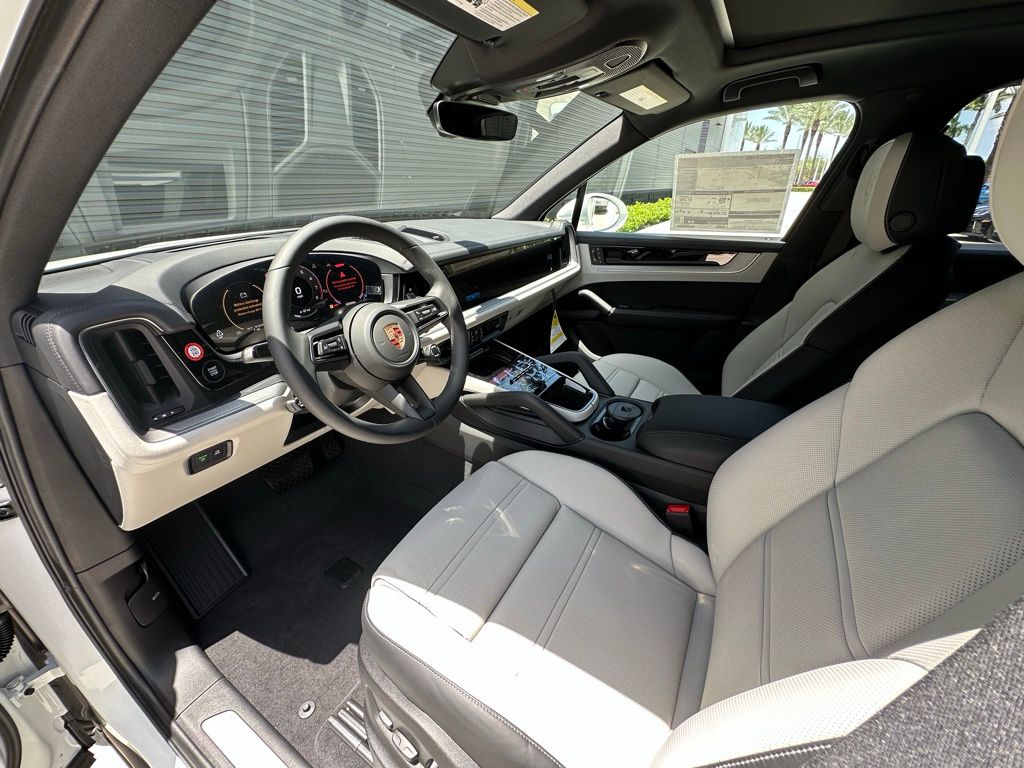 Thumbnail: 2025 Porsche Cayenne - 4