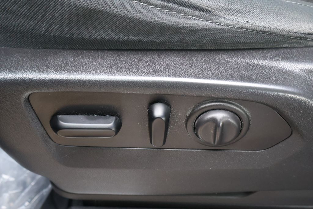 Thumbnail: 2019 Chevrolet Silverado 1500 - 16