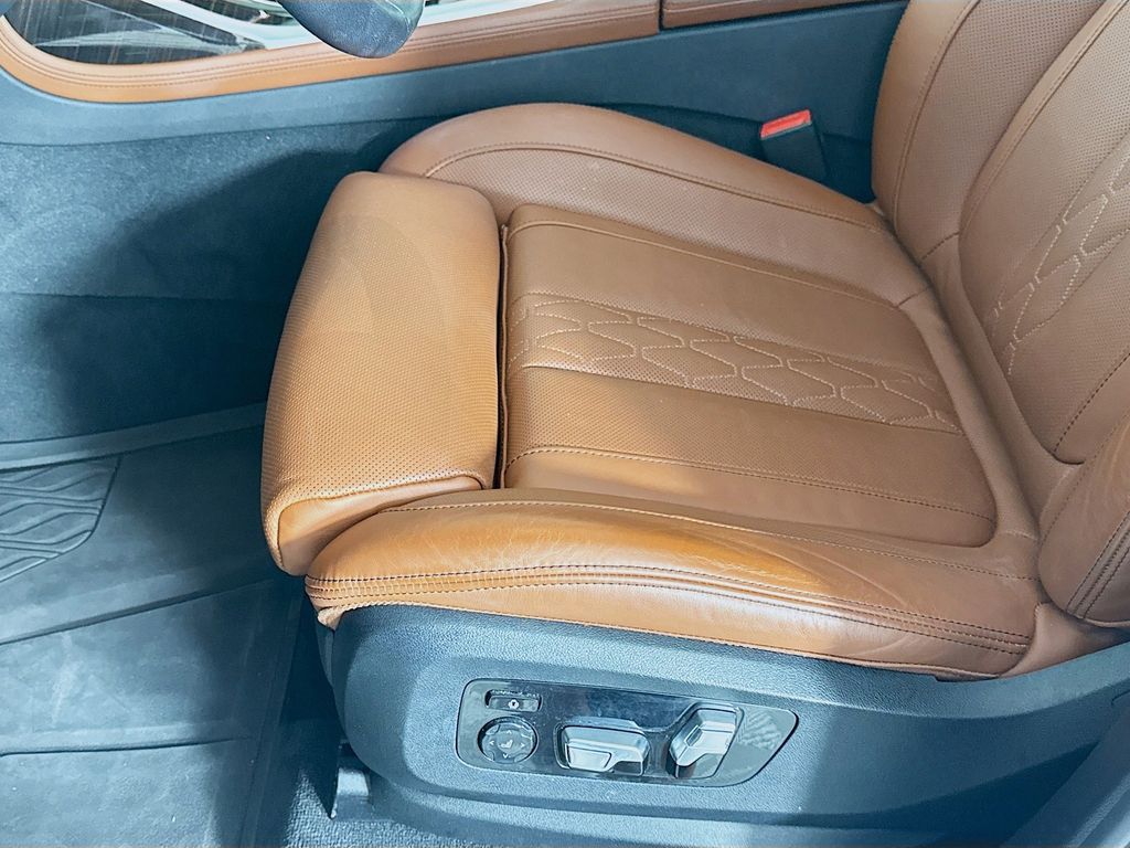 Thumbnail: 2021 BMW X7 - 20