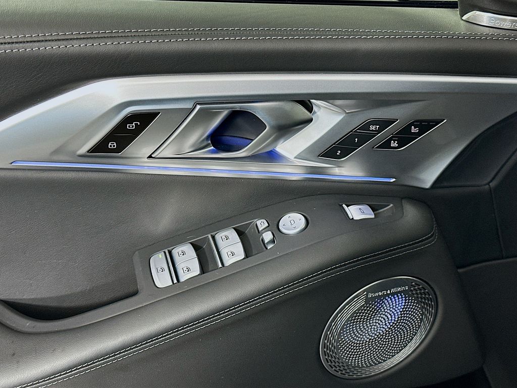 Thumbnail: 2023 BMW XM - 18