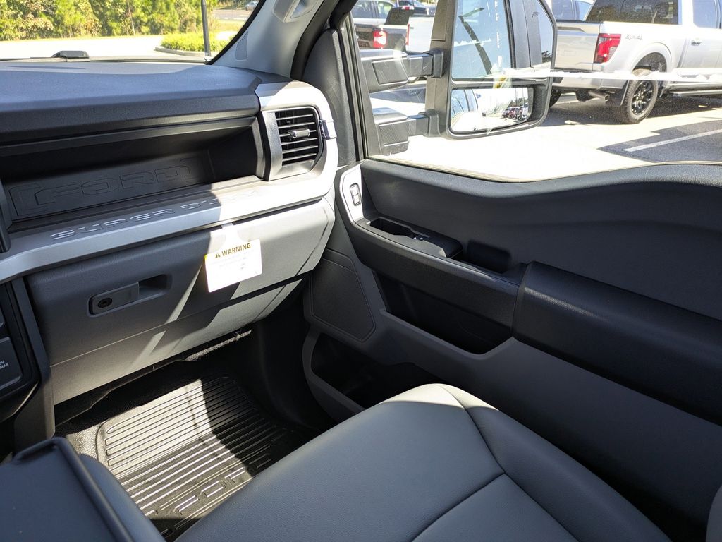 2025 Ford F-350 Chassis XL