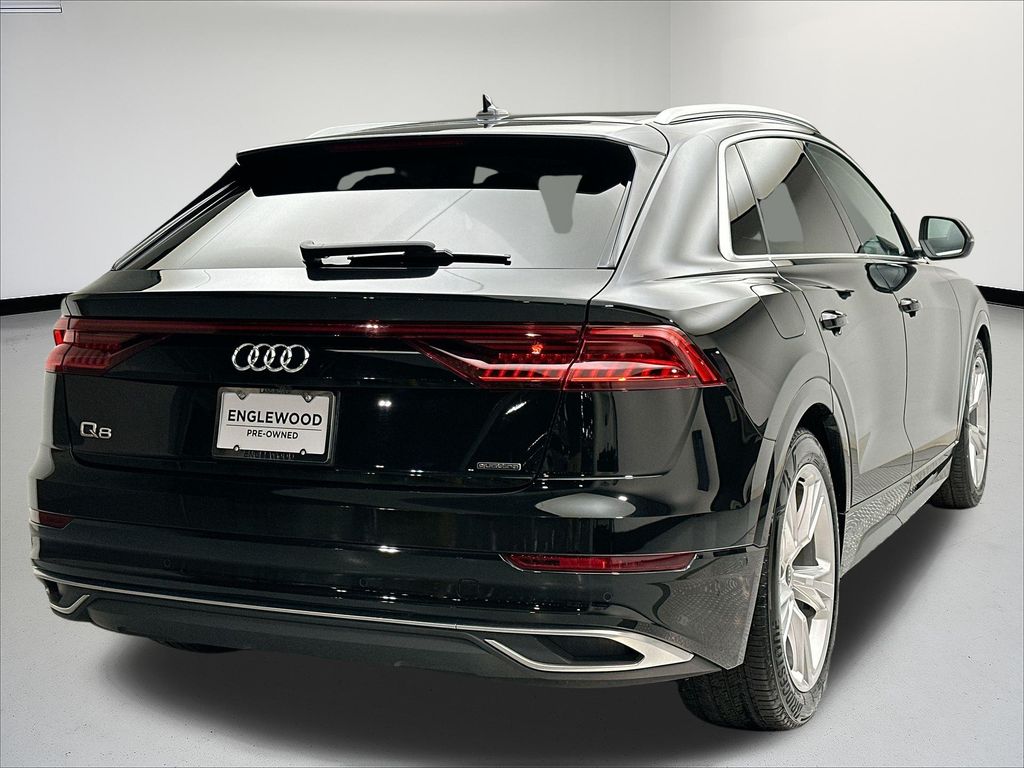 Thumbnail: 2022 Audi Q8 - 3