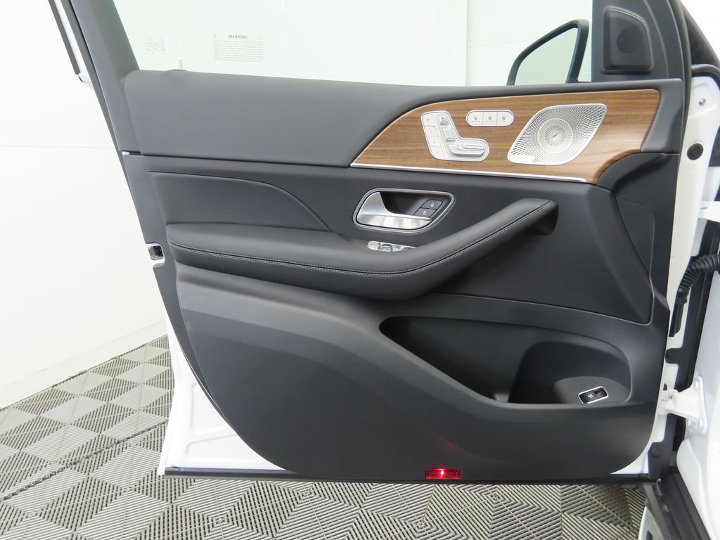 Thumbnail: 2026 Mercedes-Benz GLS - 27