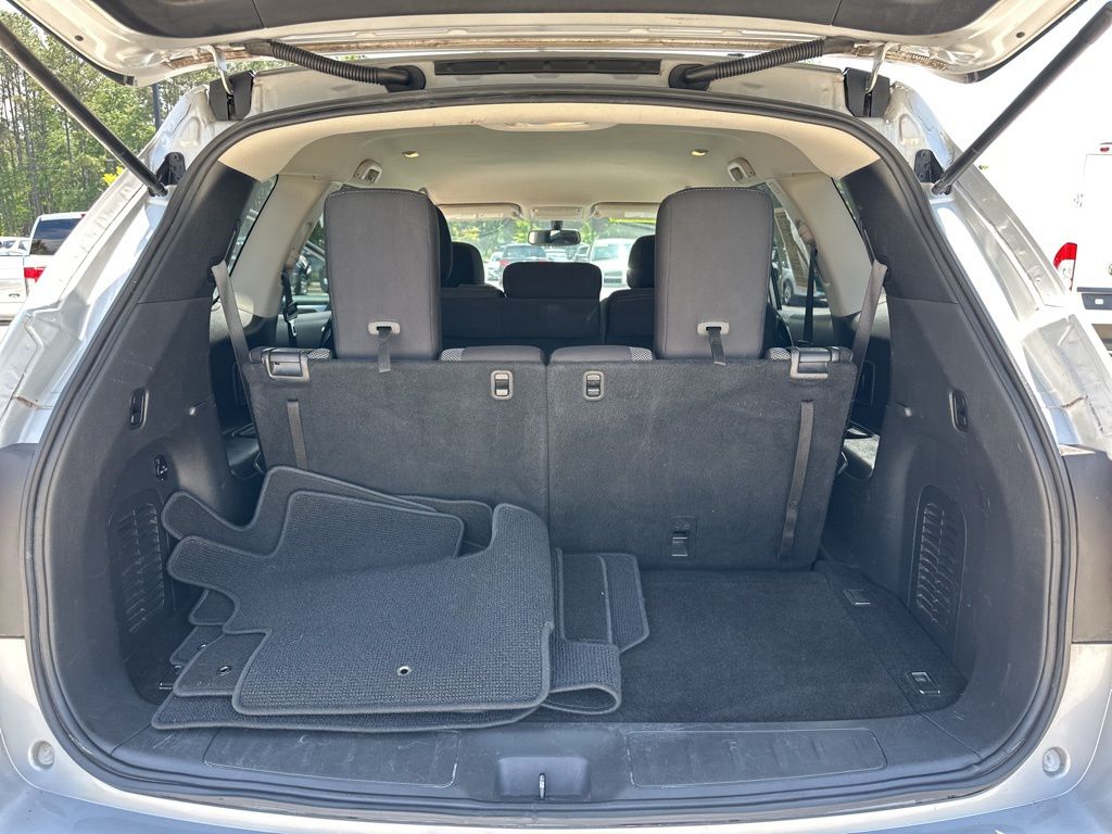 2017 Brilliant Silver Metallic Nissan Pathfinder SV FWD SUV