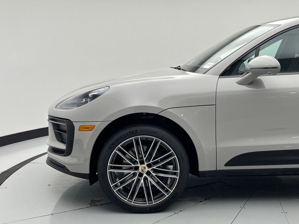 Thumbnail: 2026 Porsche Macan - 30