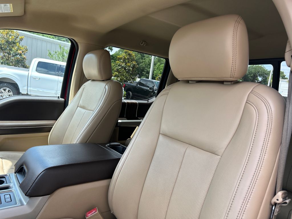 Used 2019  Ford Lariat image 9