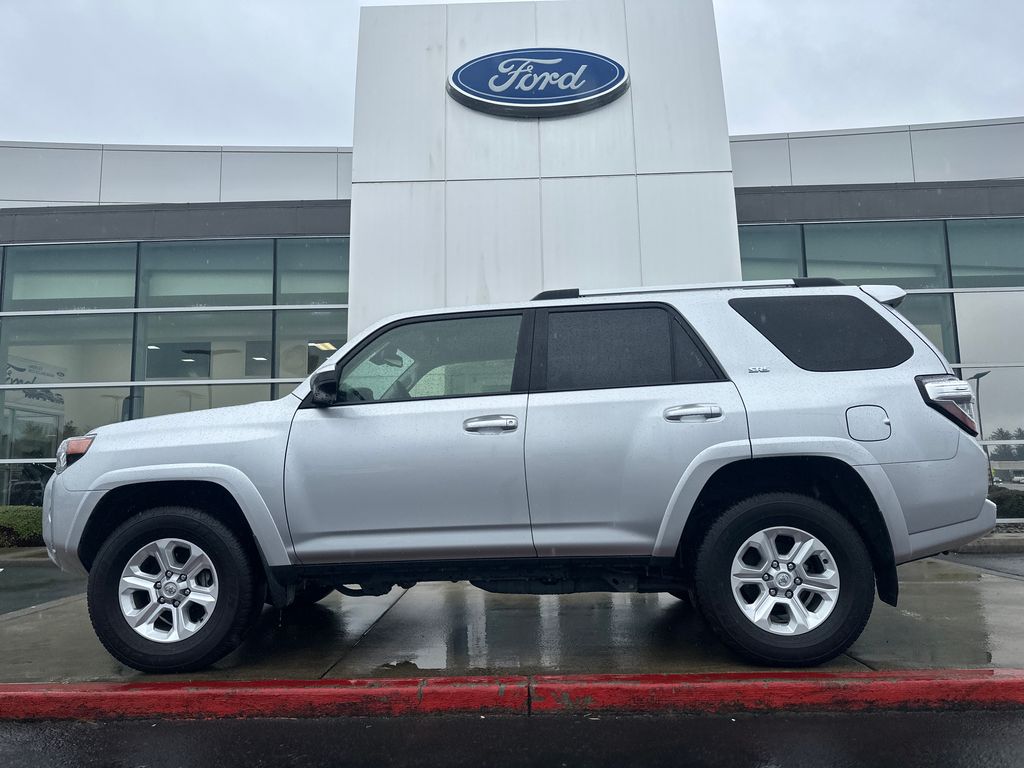 2024 Toyota 4Runner SR5 4WD