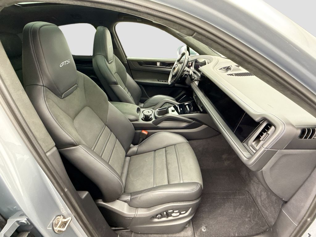 Thumbnail: 2025 Porsche  - 22