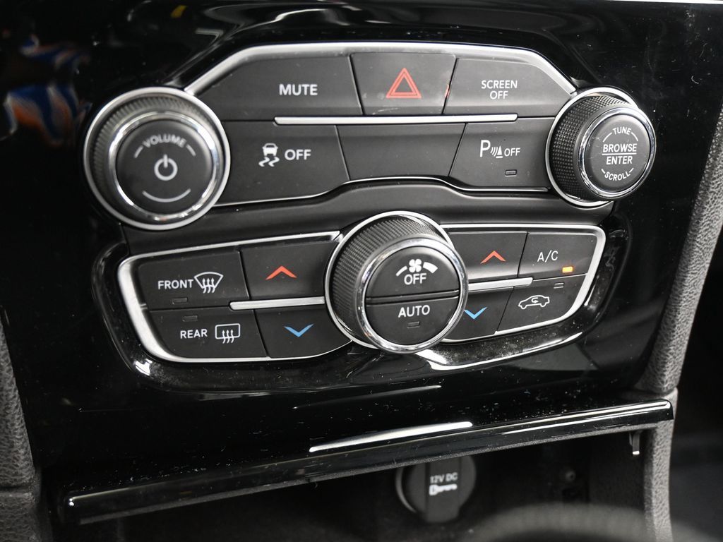 Used 2023 Bright White Clearcoat Chrysler Touring image 18