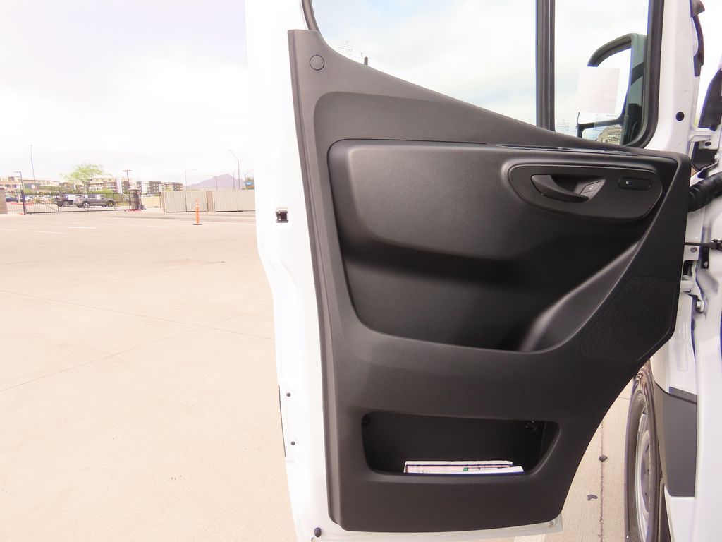 Thumbnail: 2025 Mercedes-Benz Sprinter - 22