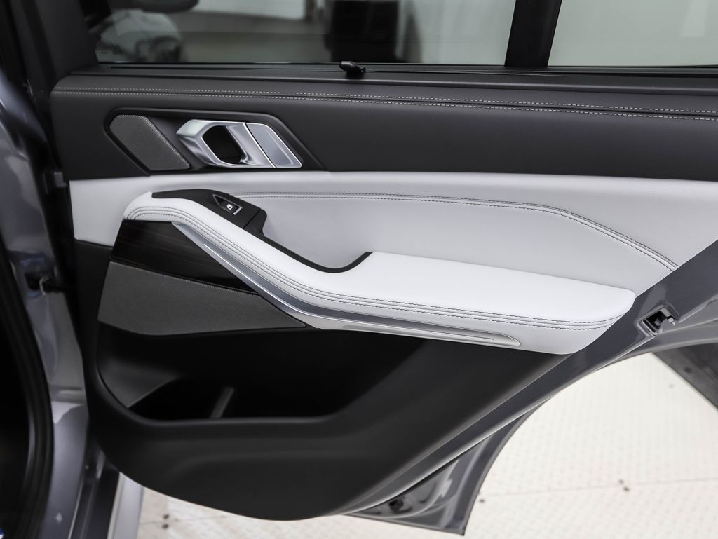 Thumbnail: 2026 BMW X5 - 25