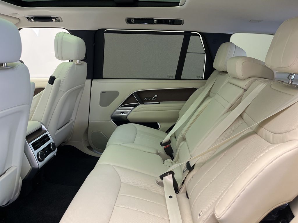 Thumbnail: 2025 Land Rover Range Rover - 25