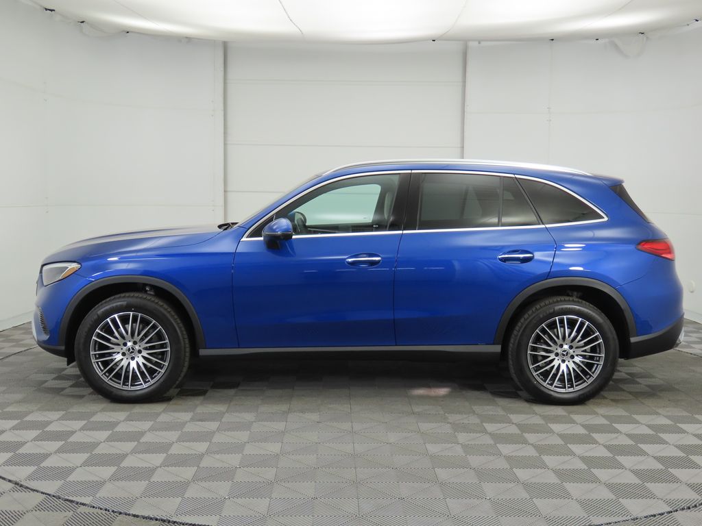 2025 Mercedes-Benz GLC 300 8