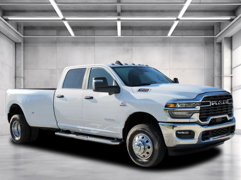 Bright White Clearcoat 2026 RAM 3500 Pickup Truck Four-Wheel Drive 8-Speed Automatic
