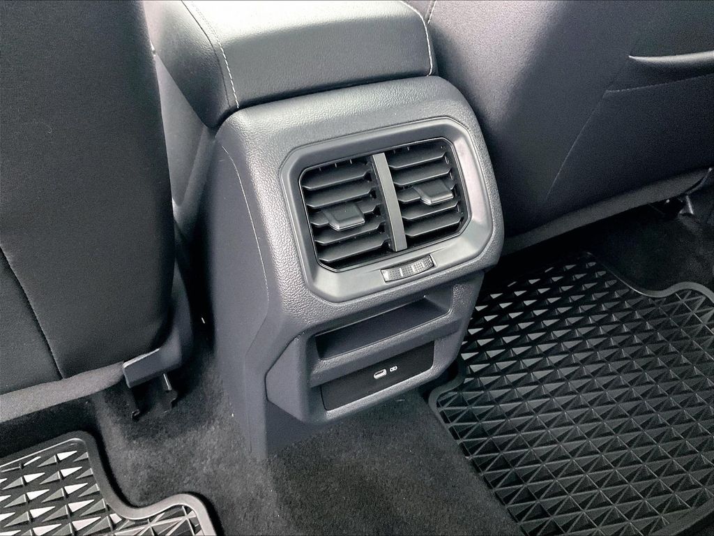2023 Volkswagen Taos — photo 26