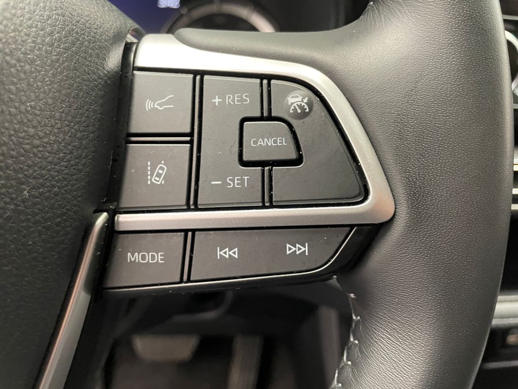 2023 Toyota Highlander XSE 23