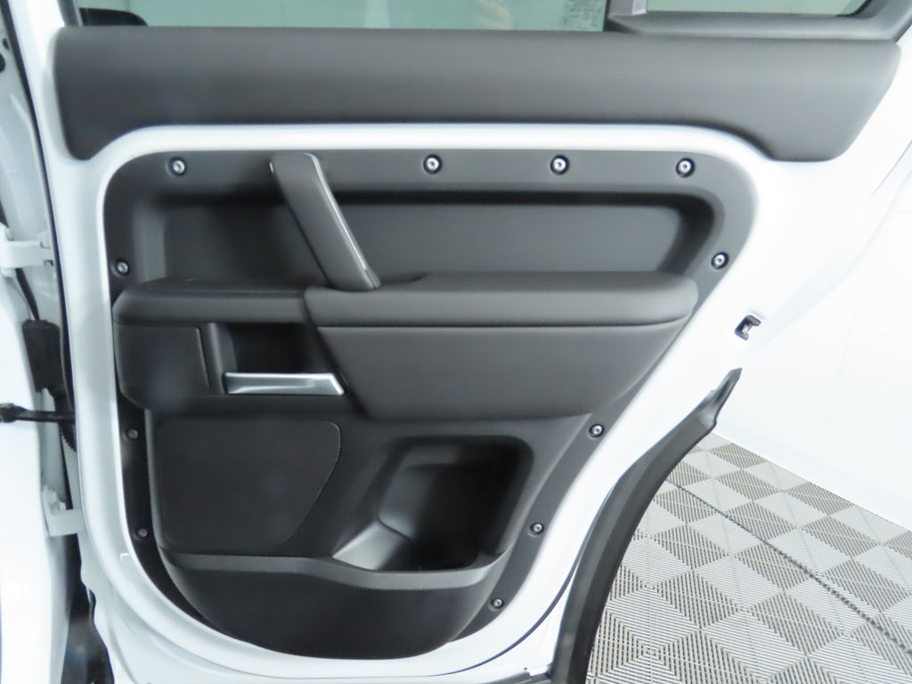 2025 Land Rover Defender 110 29